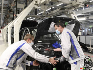 L’usine Wolfsburg de Volkswagen reprend ses activités… avec prudence